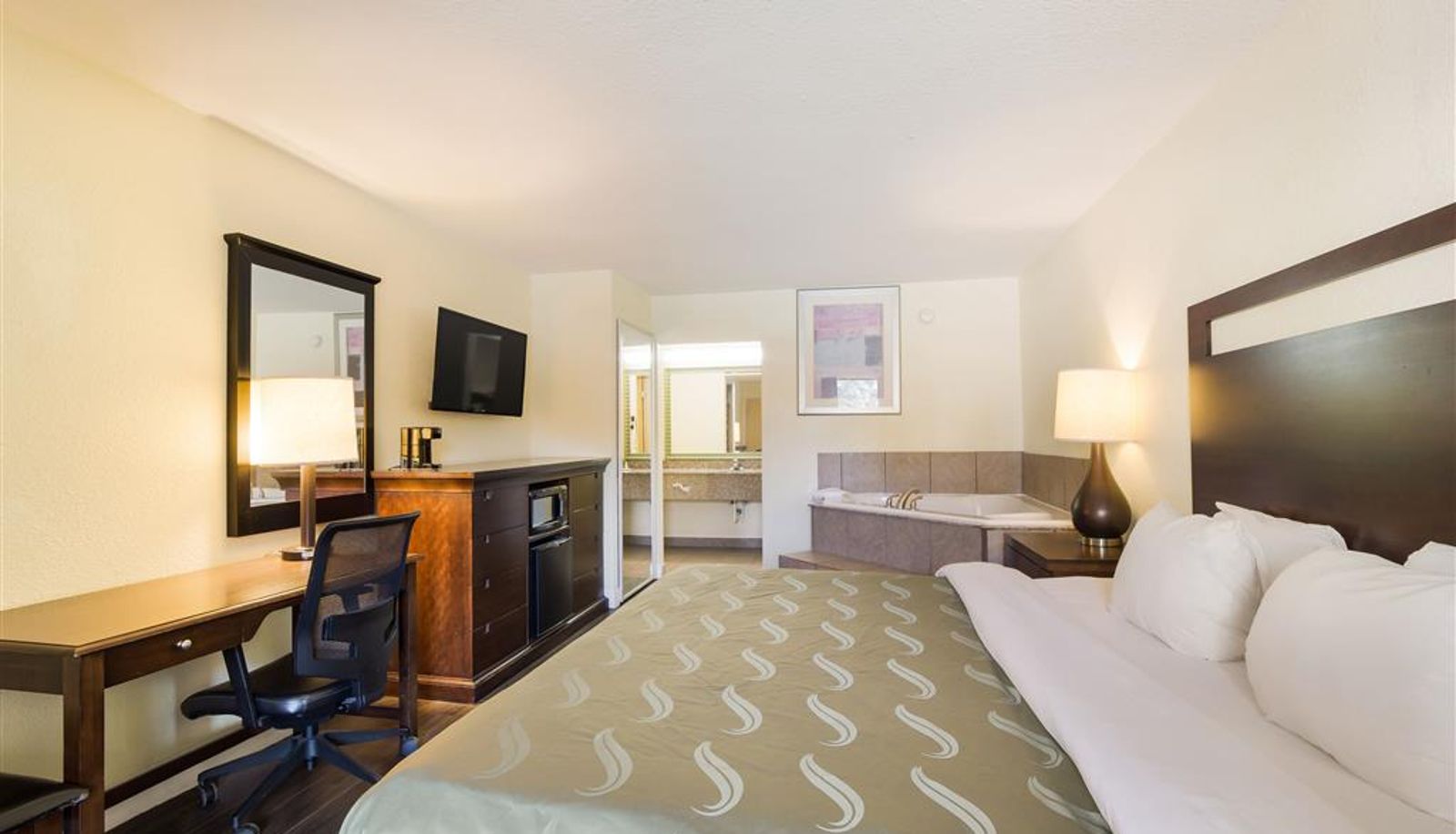 Camera - Quality Inn & Suites Conference Center Statesboro Historic District
