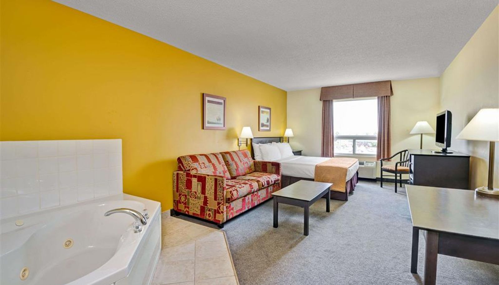 Suite - Super 8 by Wyndham Barrie South