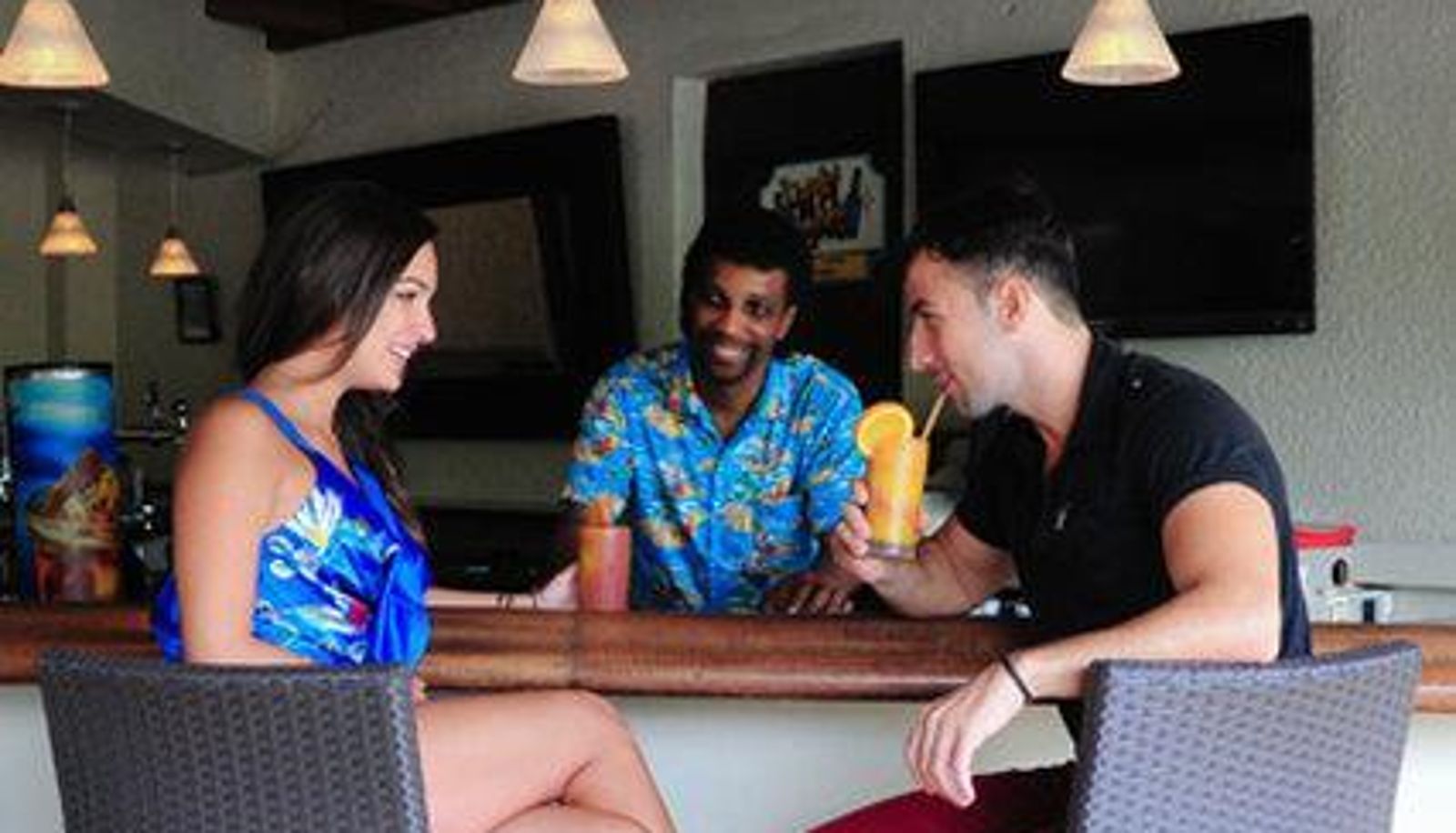 Bar - TALK OF THE TOWN HOTEL AND BEACH CLUB