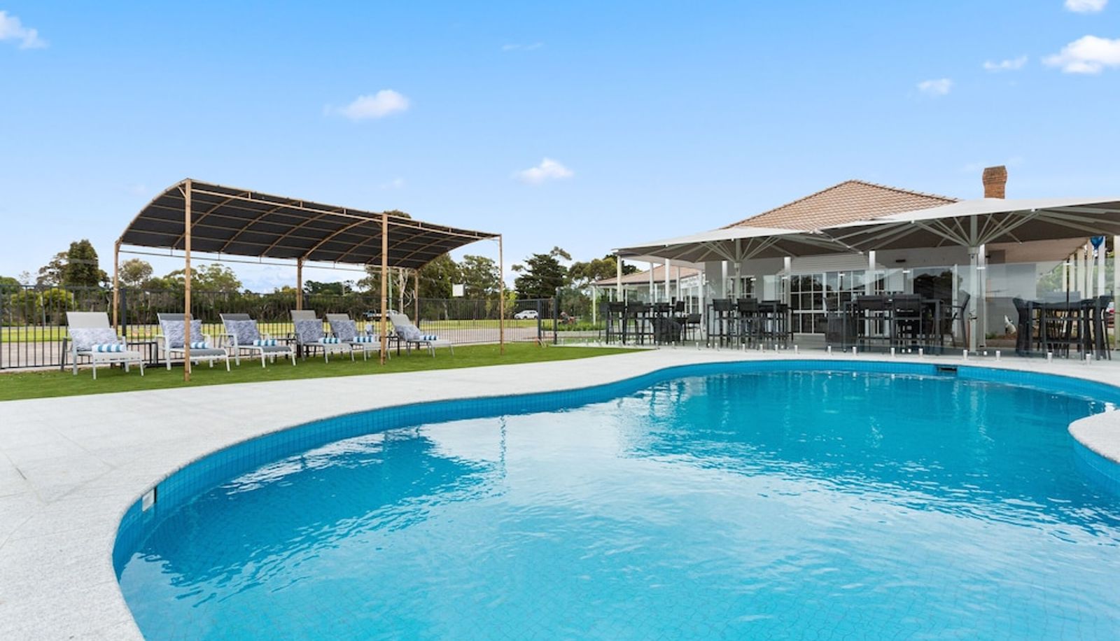 Pool - Sanctuary Inn on Westernport