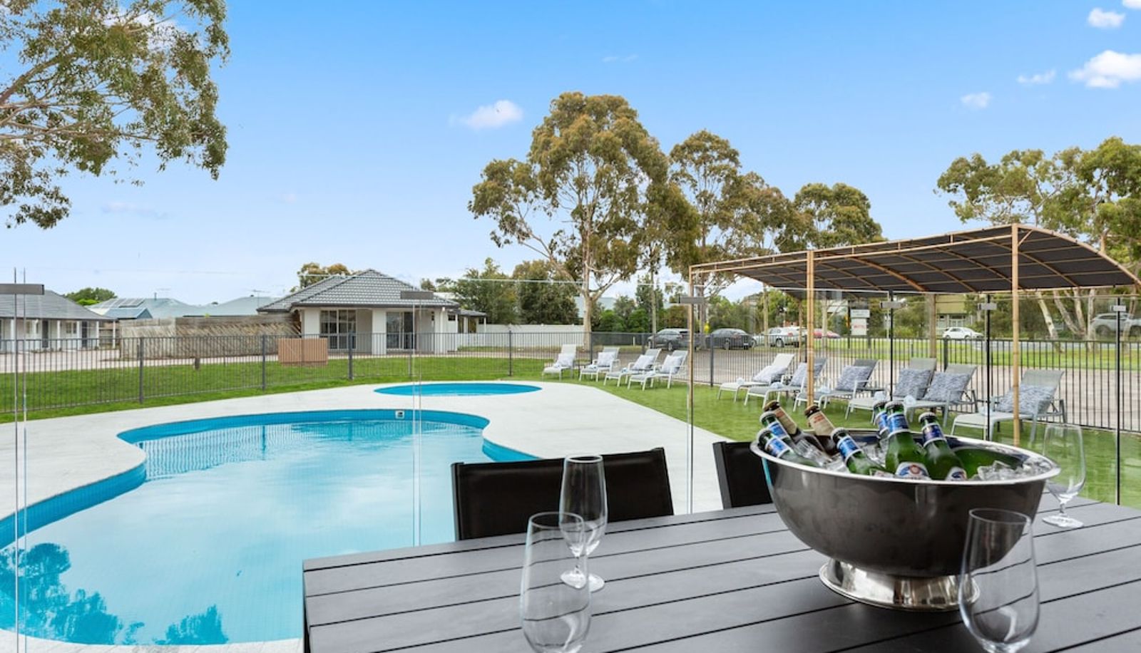 Pool - Sanctuary Inn on Westernport