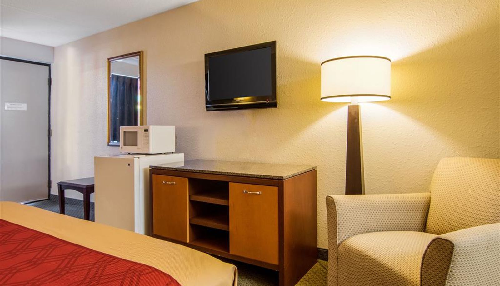 Room - Econo Lodge Inn & Suites Conference Center