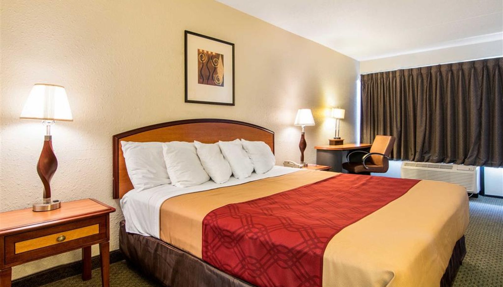 Room - Econo Lodge Inn & Suites Conference Center