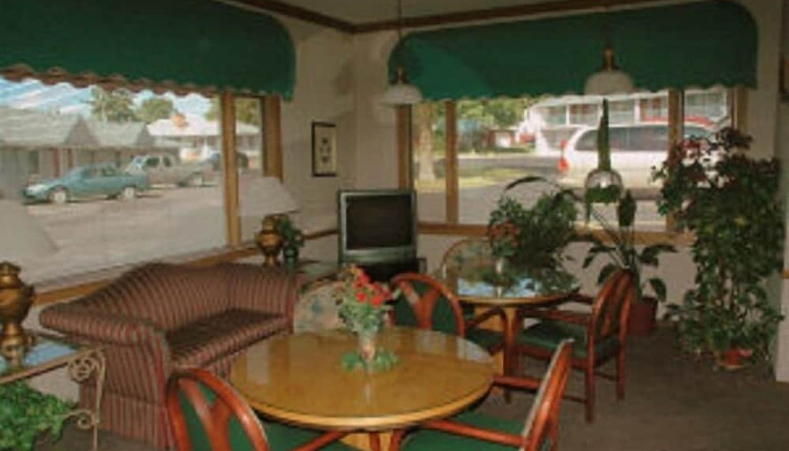 Hall - Lakeview Inn