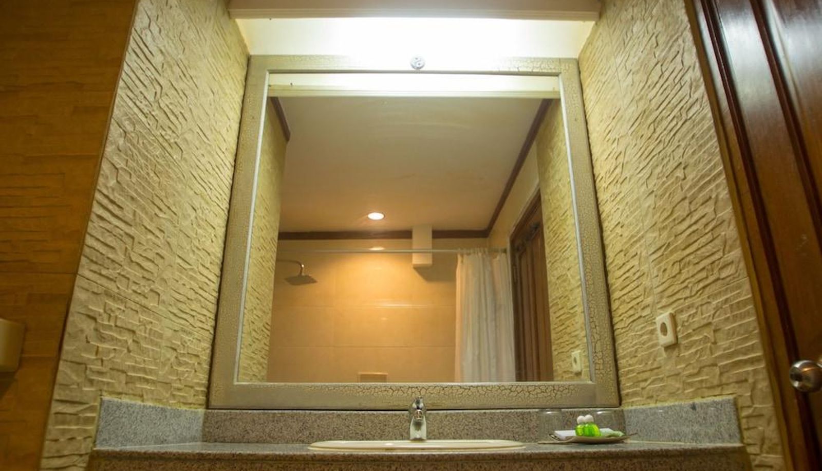 Family room - Puri Dibia Hotel & Restaurant