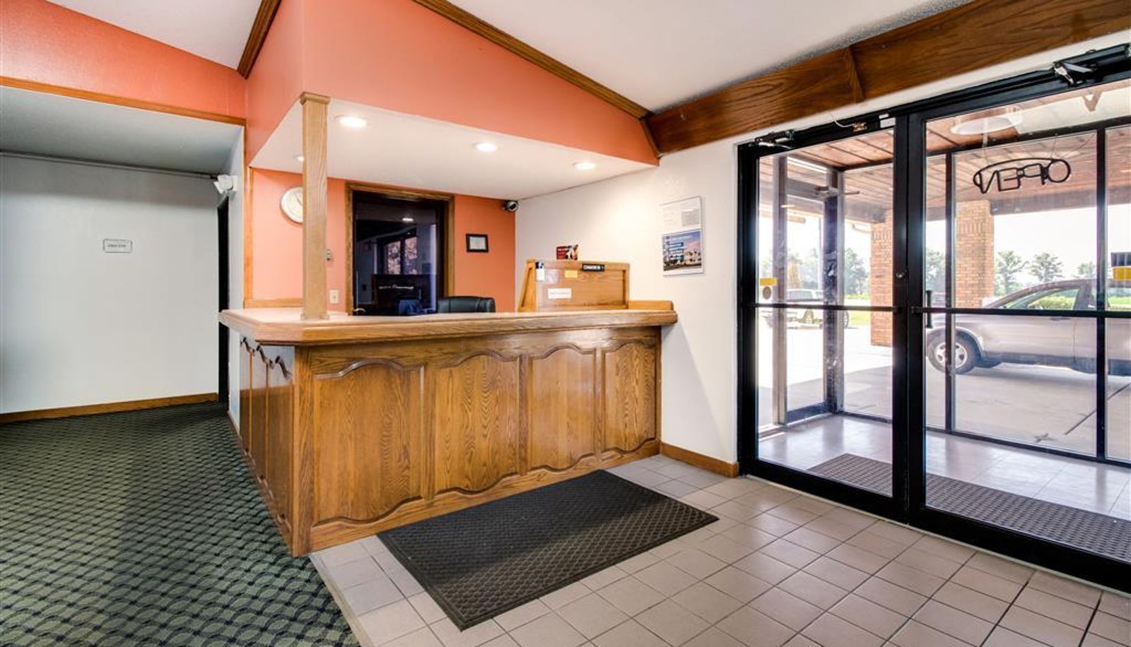 Hall - IL Motel 6 Marion