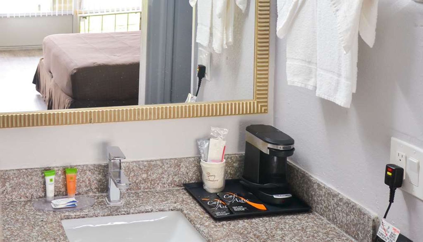 Room - Rodeway Inn Sun City Center