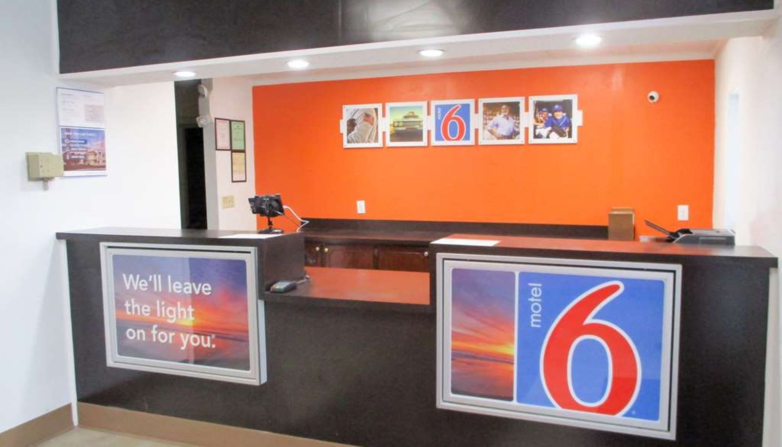 Hall - Motel 6 Bay Minette