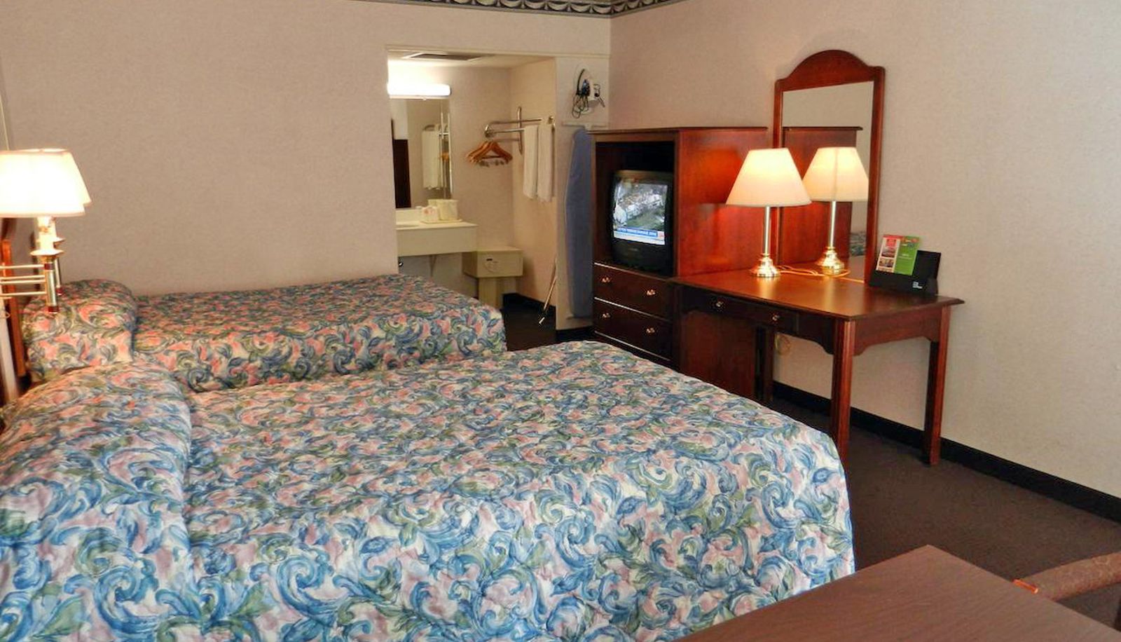 Pokój - Red Carpet Inn and Suites Scranton