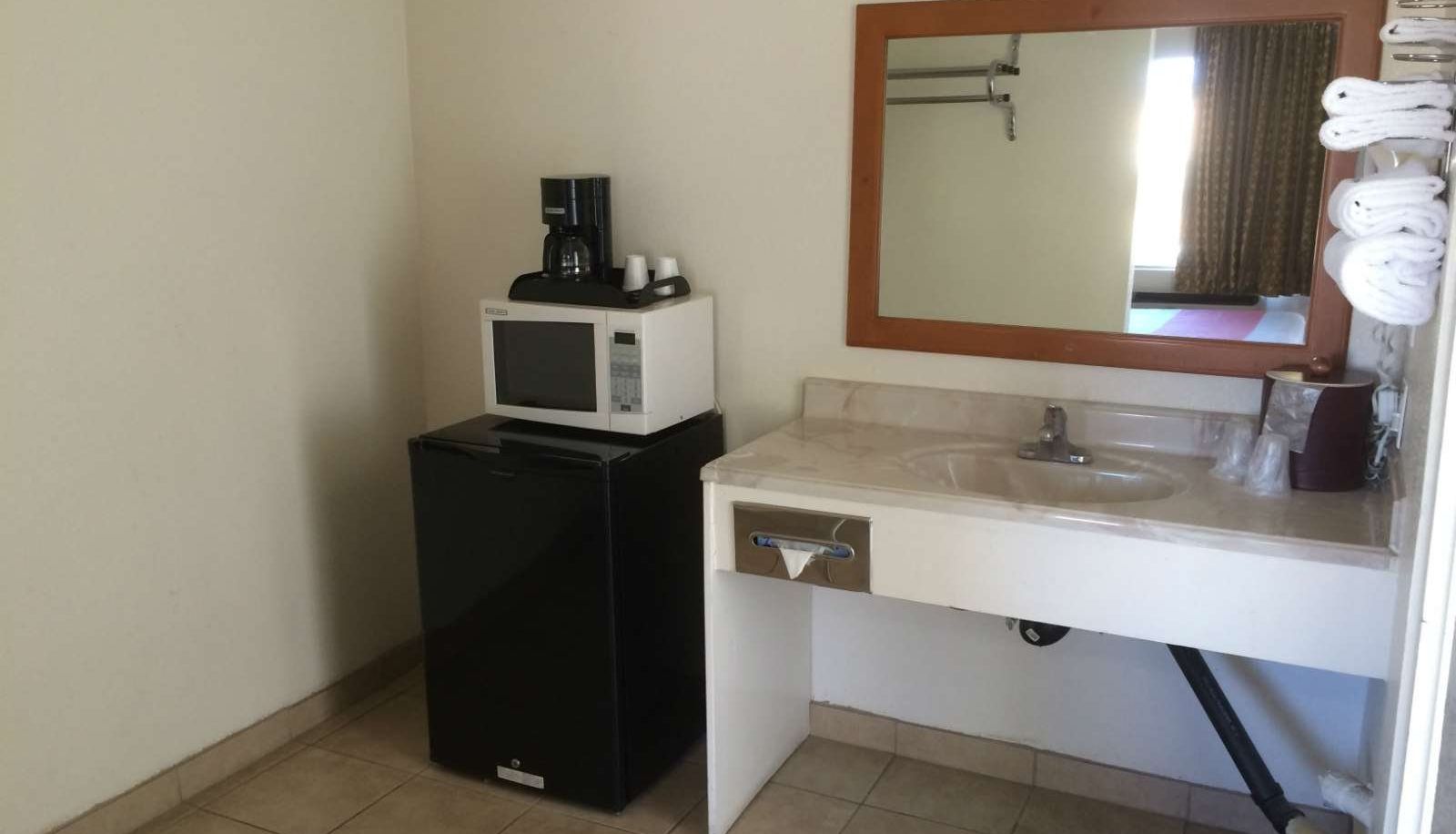 Room - Vagabond Inn - Hemet