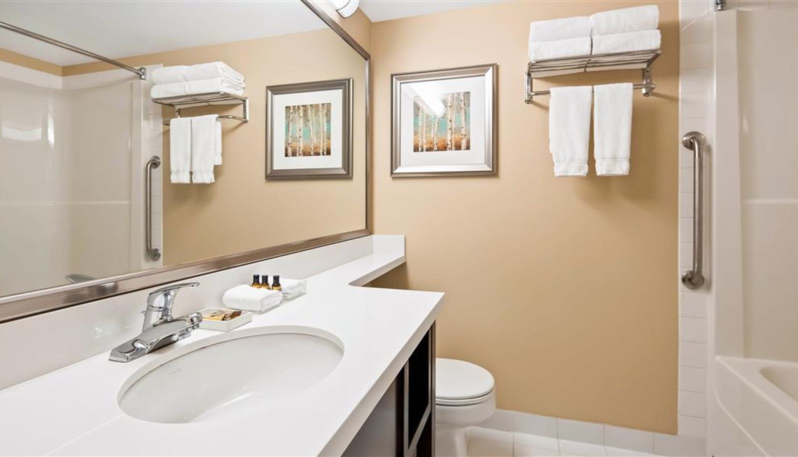 Habitación - Best Western Plus Winnipeg Airport Hotel