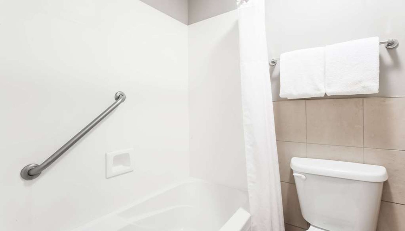 Kamer - Ramada by Wyndham Ottawa On The Rideau