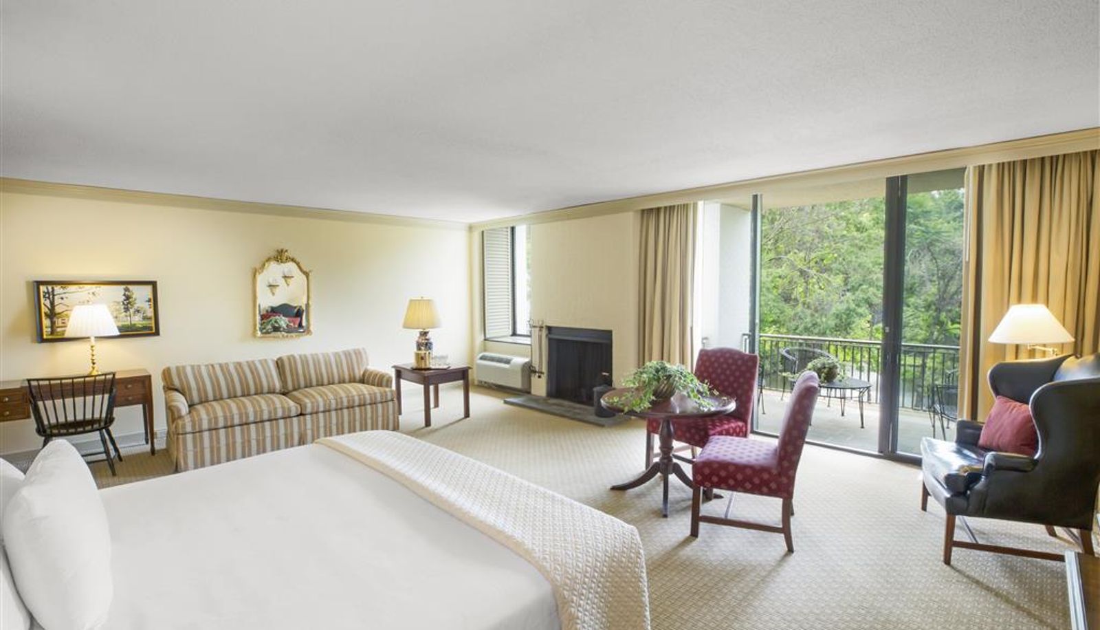 Hall - The Griffin Hotel