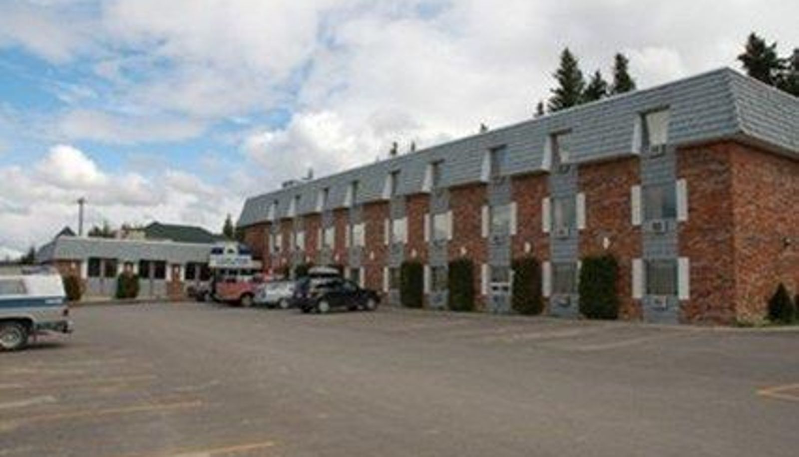 Exterior view - TWIN PINE MOTOR INN