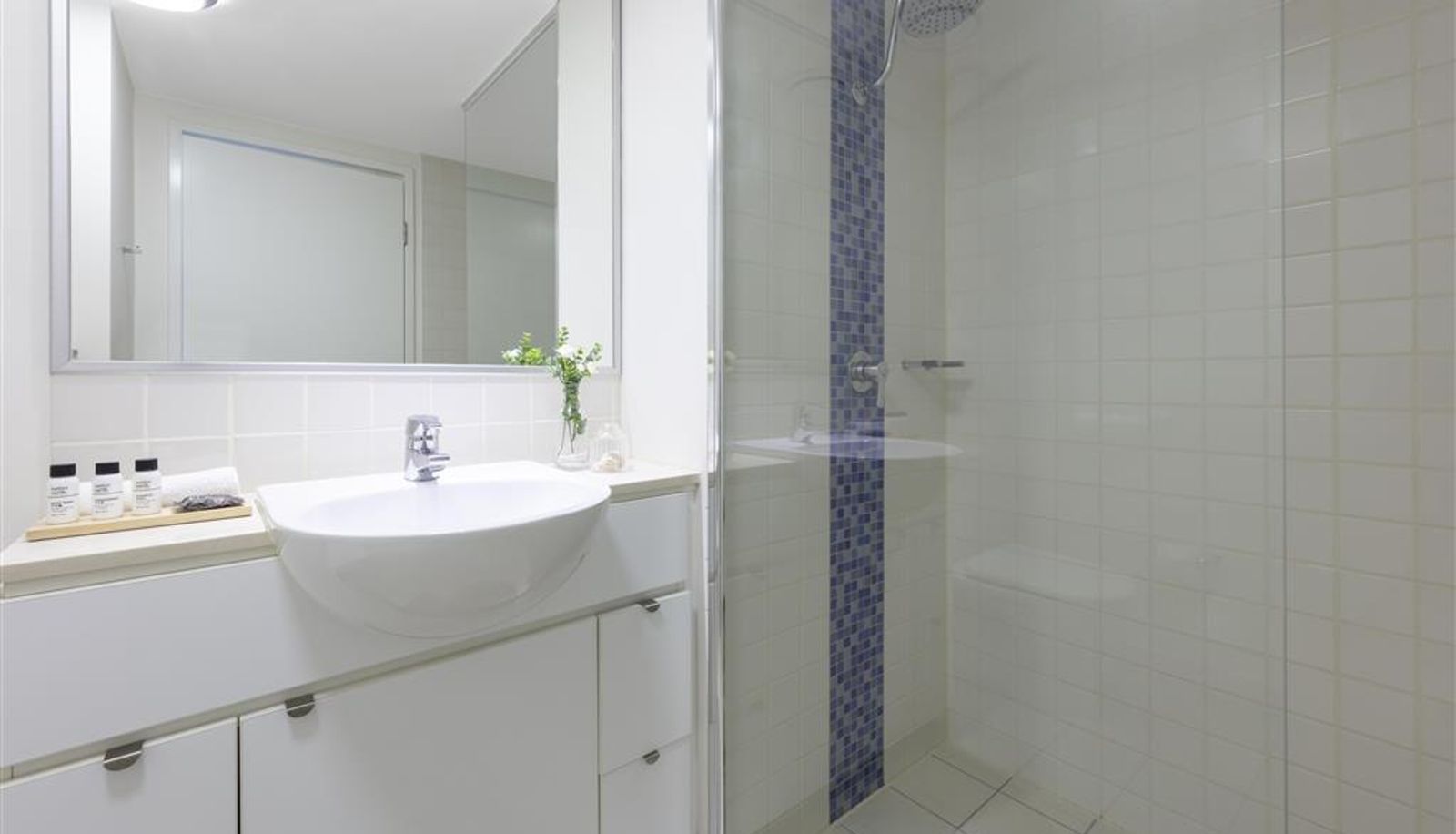 Room - Oaks Brisbane Festival Suites