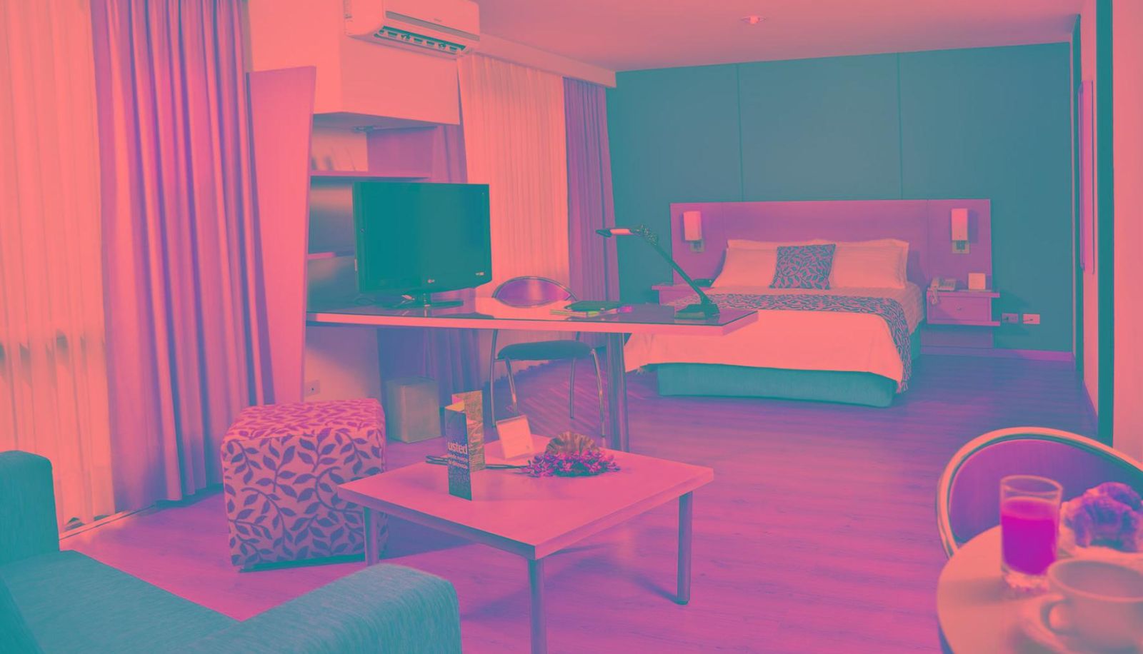 Business centre - Novelty Suites Hotel