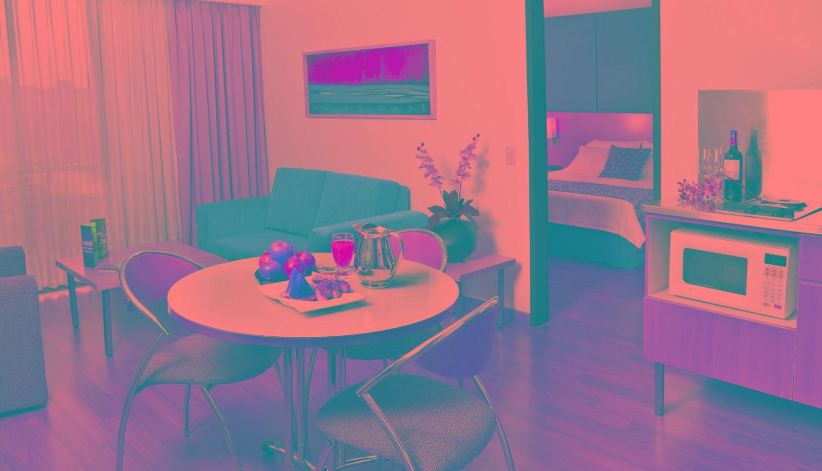Business centre - Novelty Suites Hotel