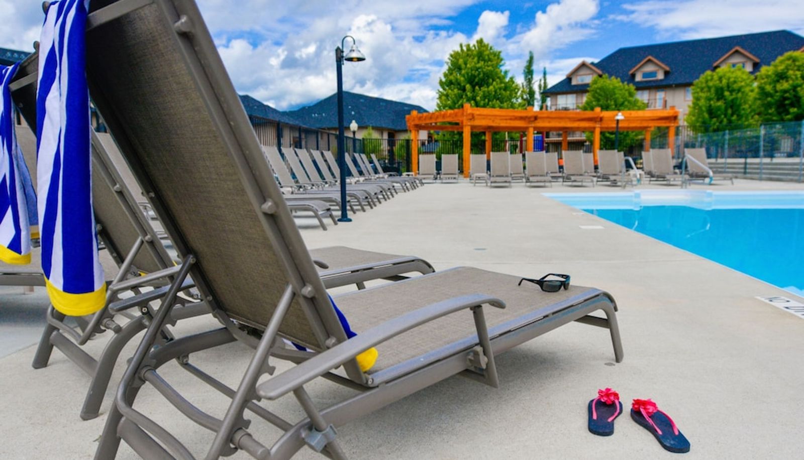 Pool - Bighorn Meadows Resort