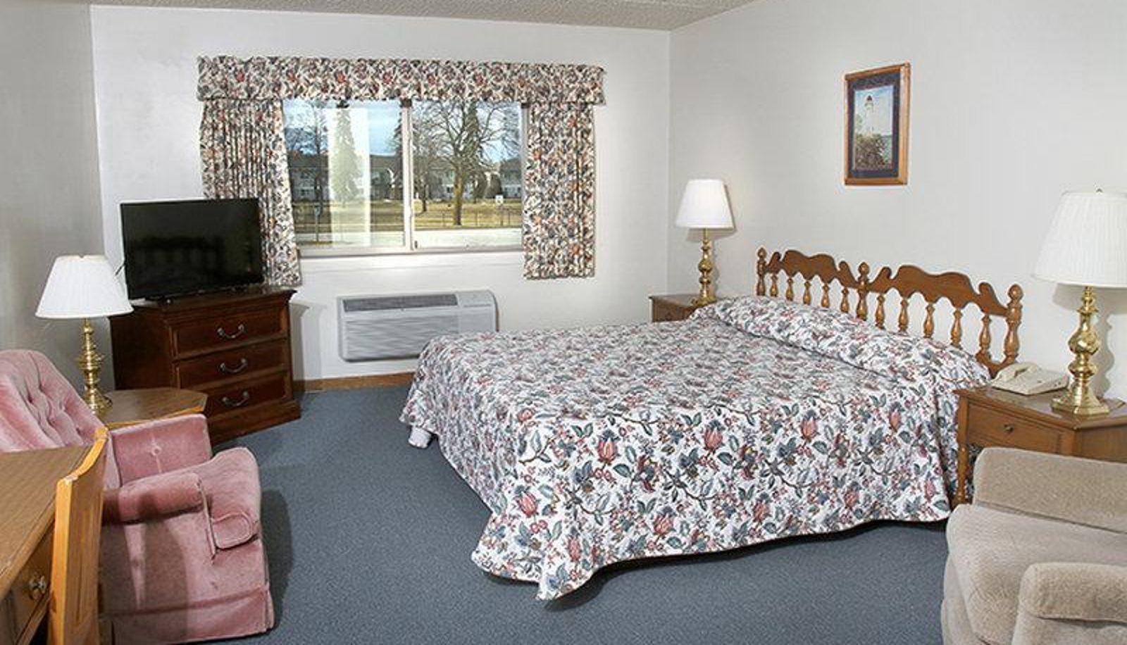 Room - Lighthouse Inn