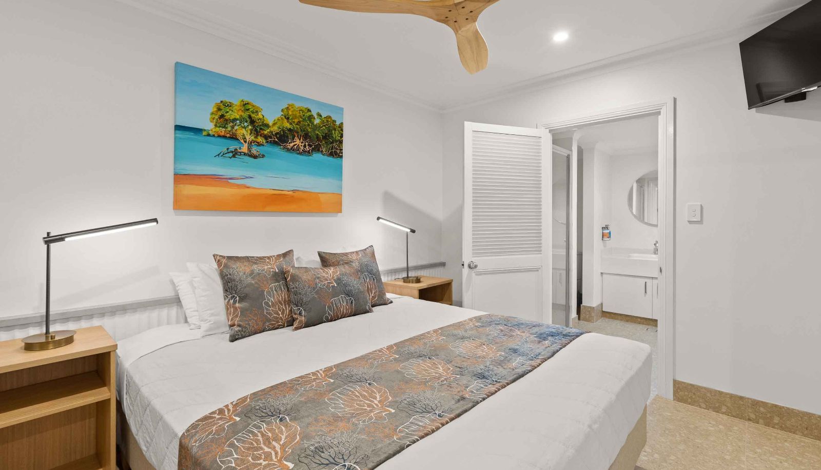 Camera - Moonlight Bay Suites