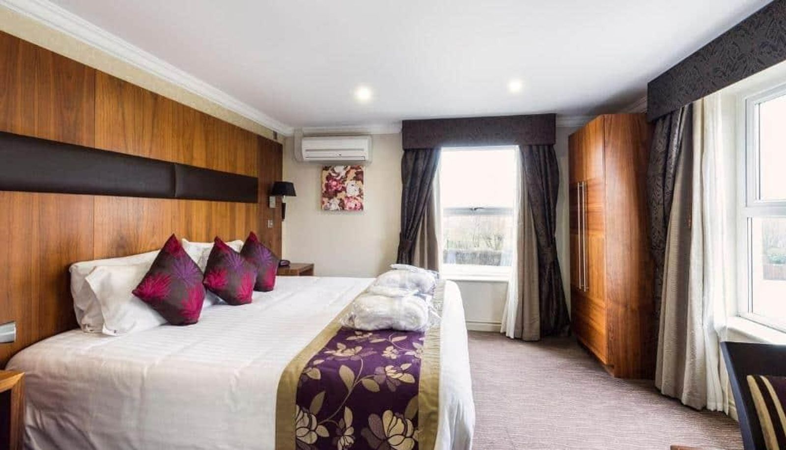 Room - Ramada by Wyndham Cheltenham