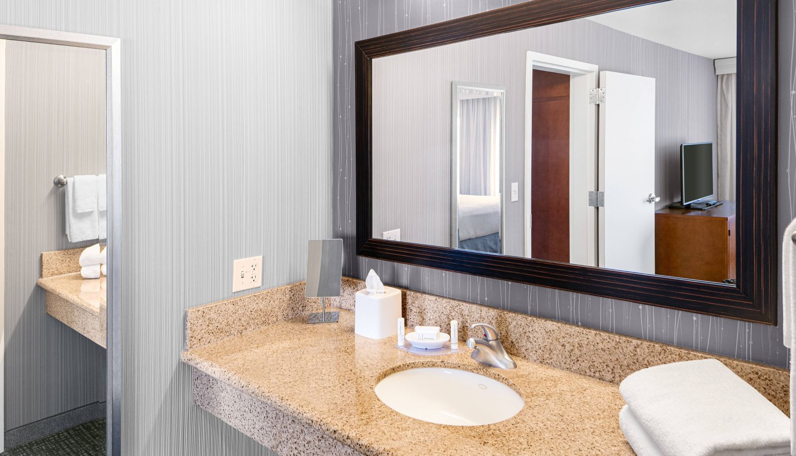 Room - Courtyard by Marriott Bethlehem Lehigh Valley I-78