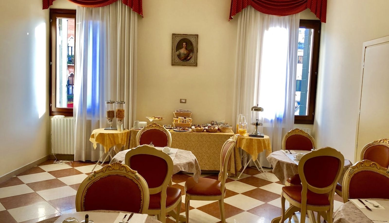 Salle de petit-déjeuner - Hotel Marte