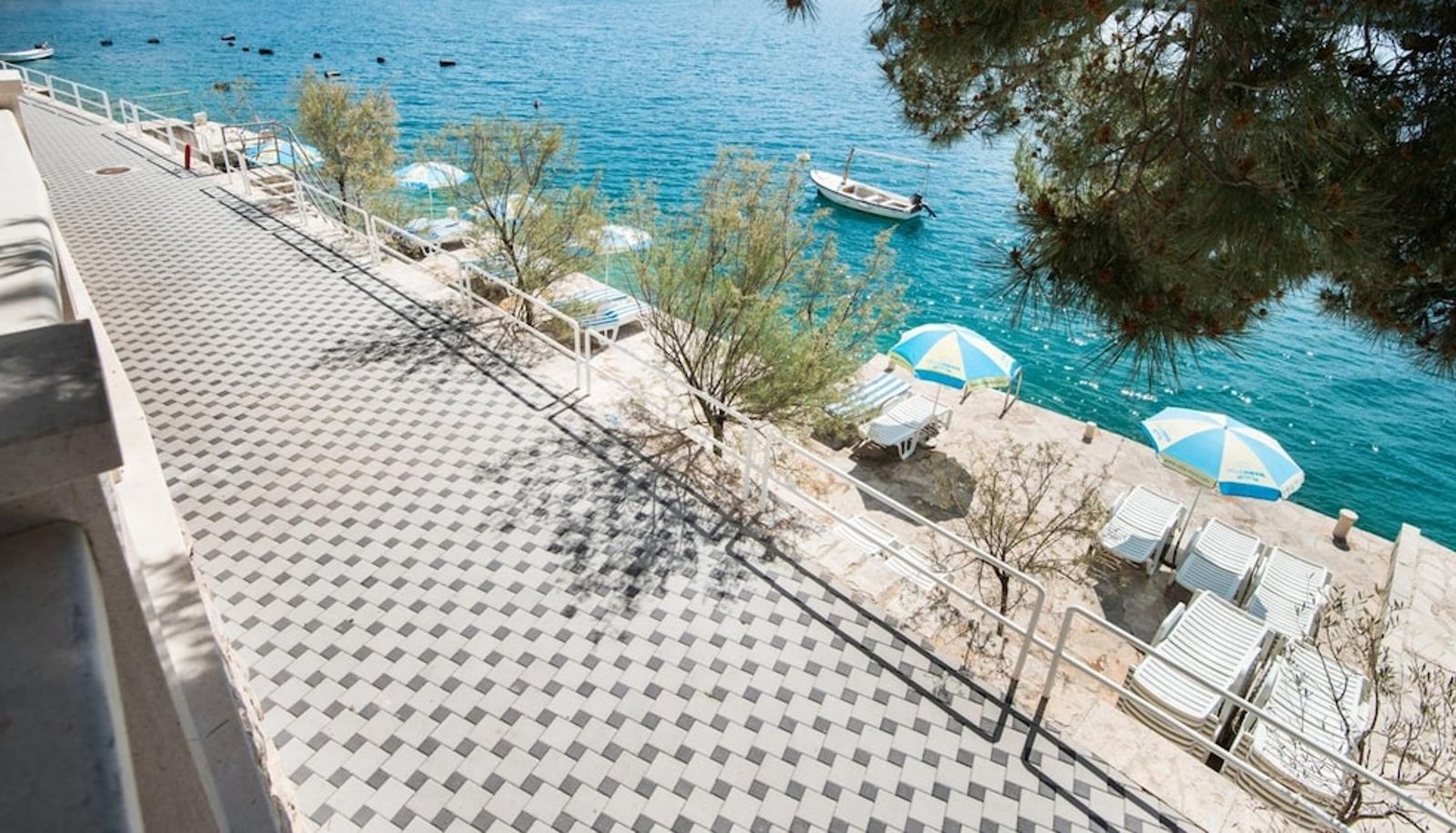 Piscina - Villa Nova