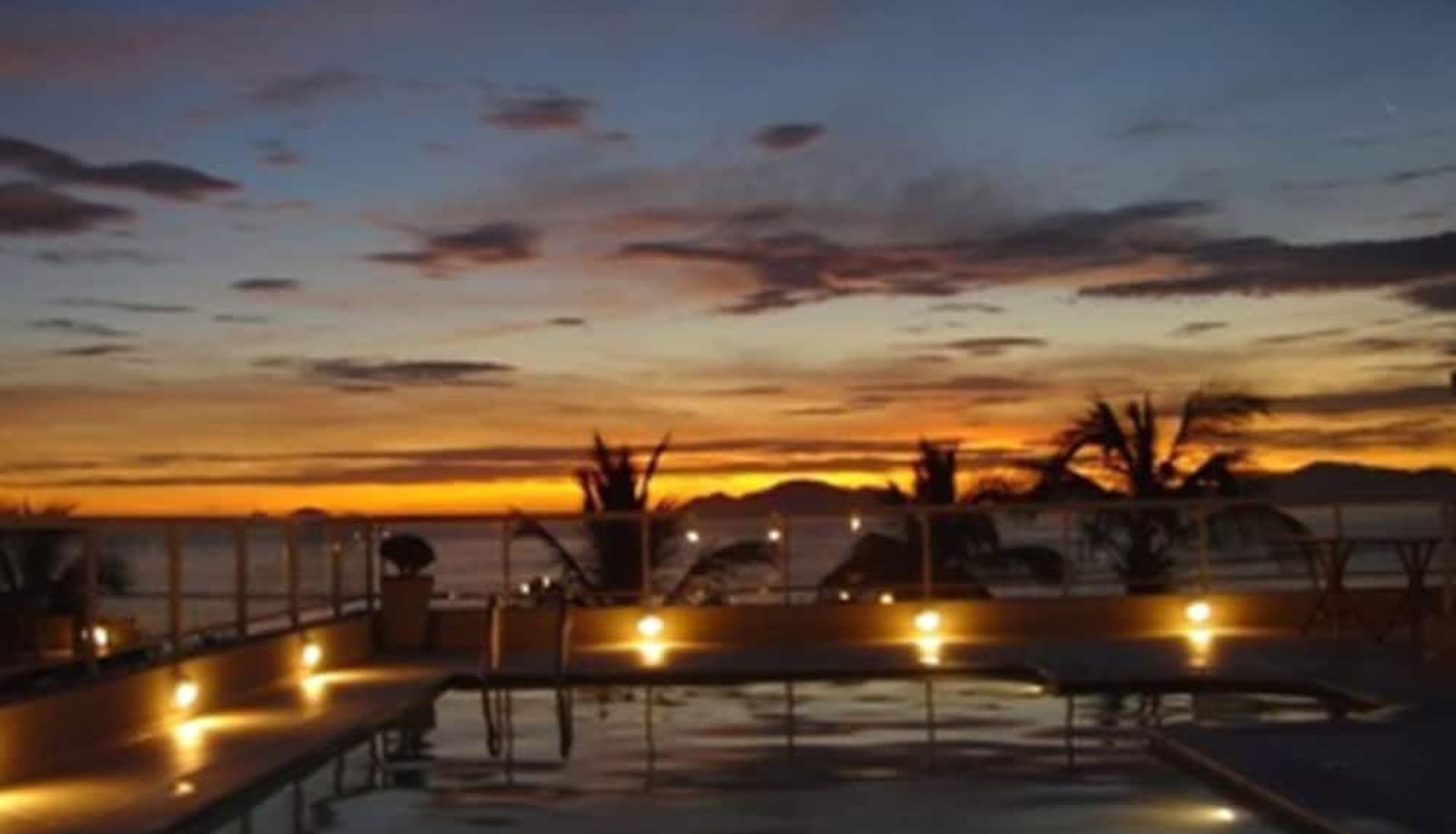 Piscina - The Falls Hotel - Frente mar