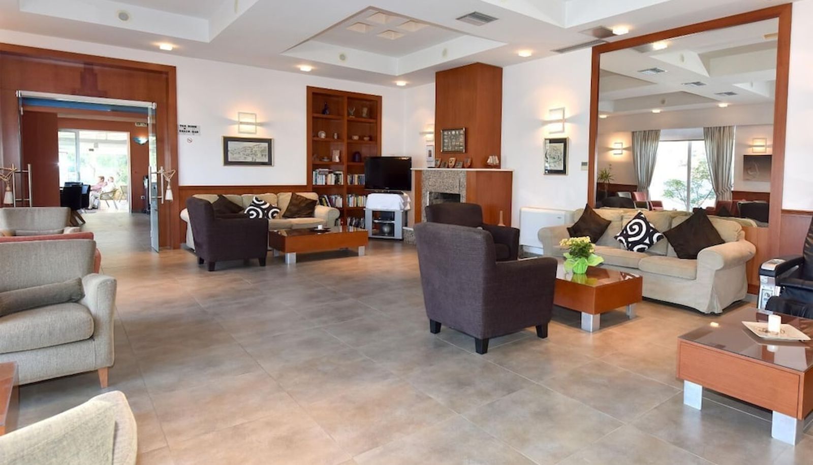 Hal - Minoa Hotel