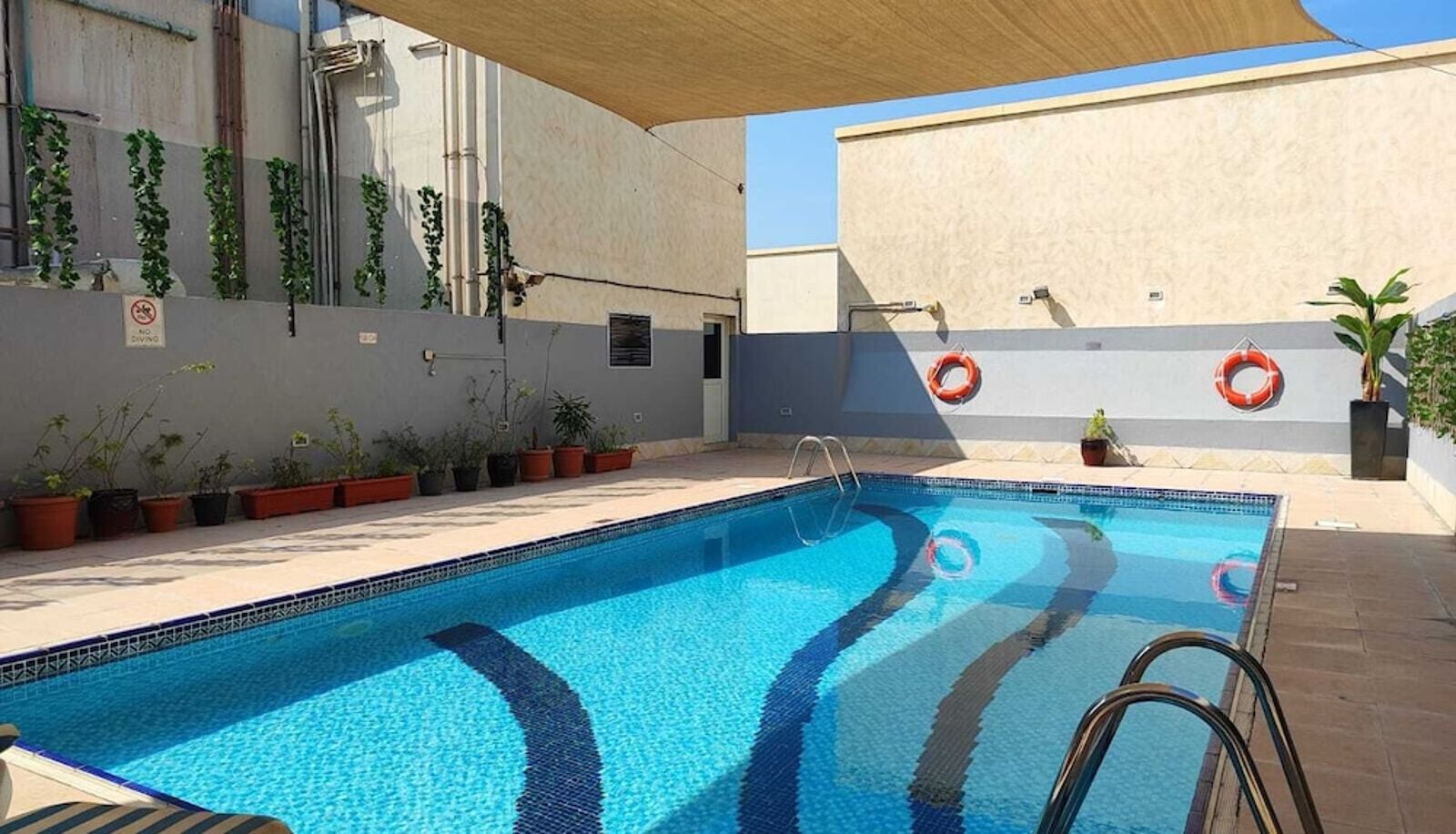 Pool - Al Raya Hotel Apartment