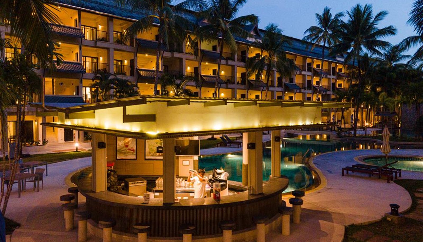 Bar - Radisson Resort and Suites Phuket