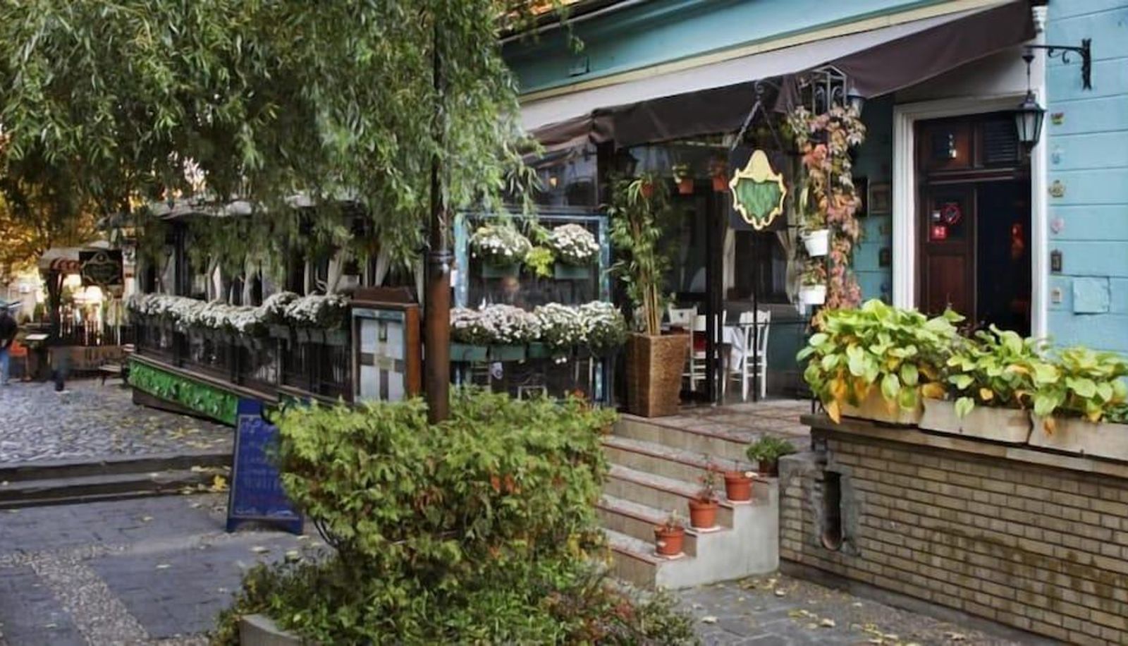 Hotel outdoor area - Queen's Apartments