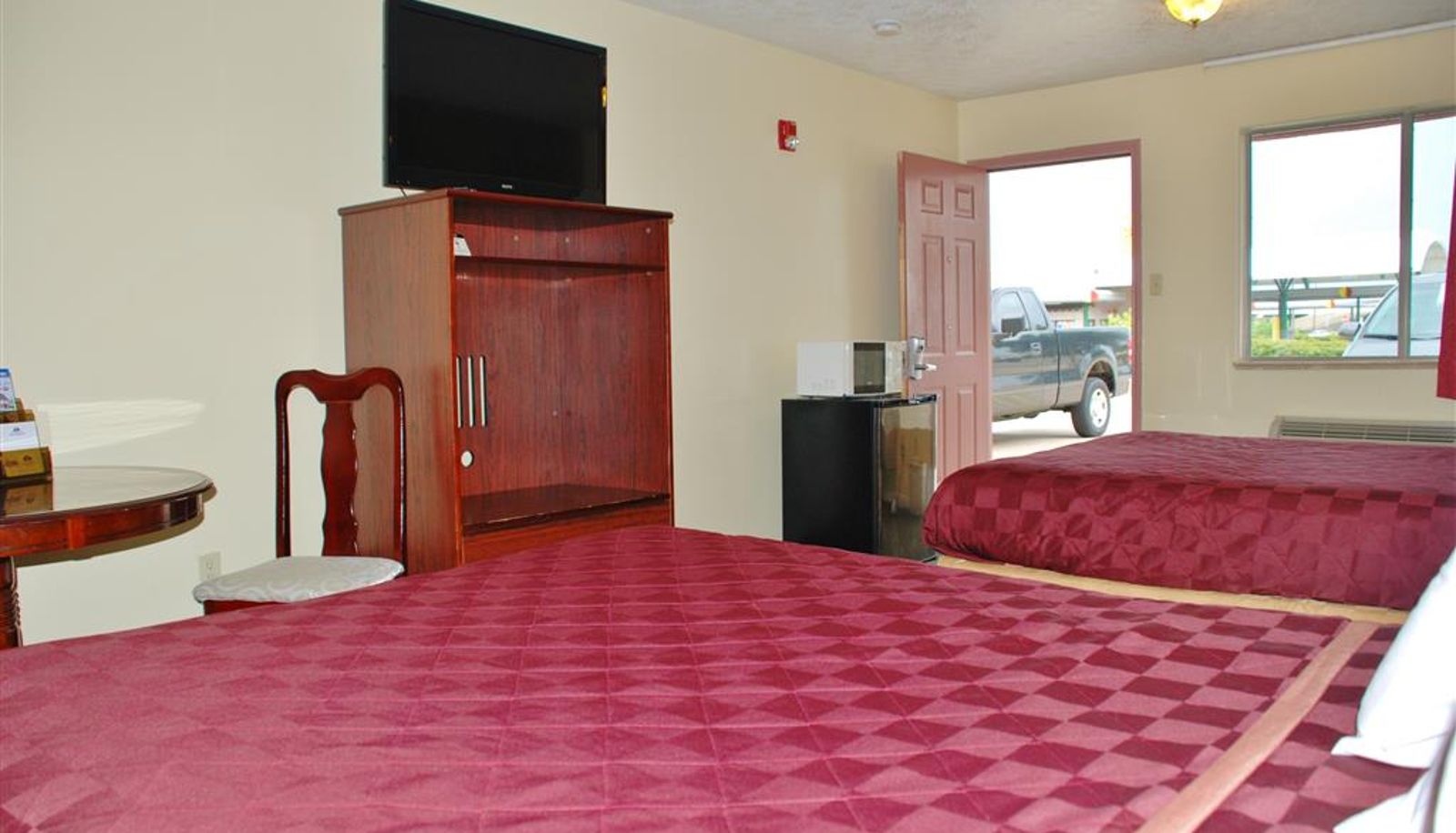 Quadrupla - Americas Best Value Inn & Suites Hempstead Prairie View