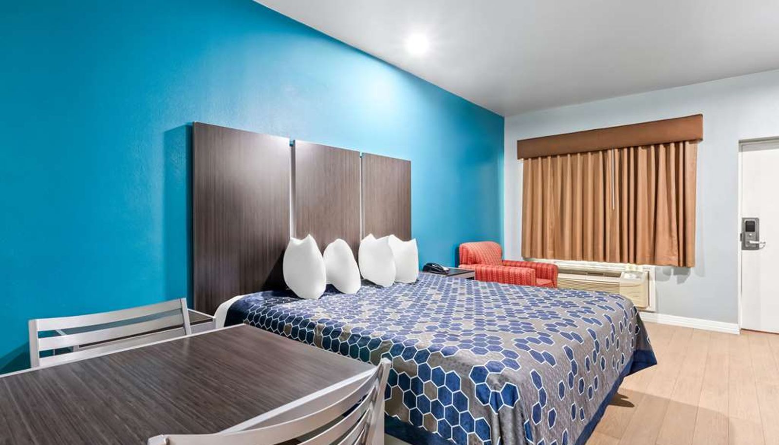 Camera - Econo Lodge Inn & Suites Channelview - Houston East