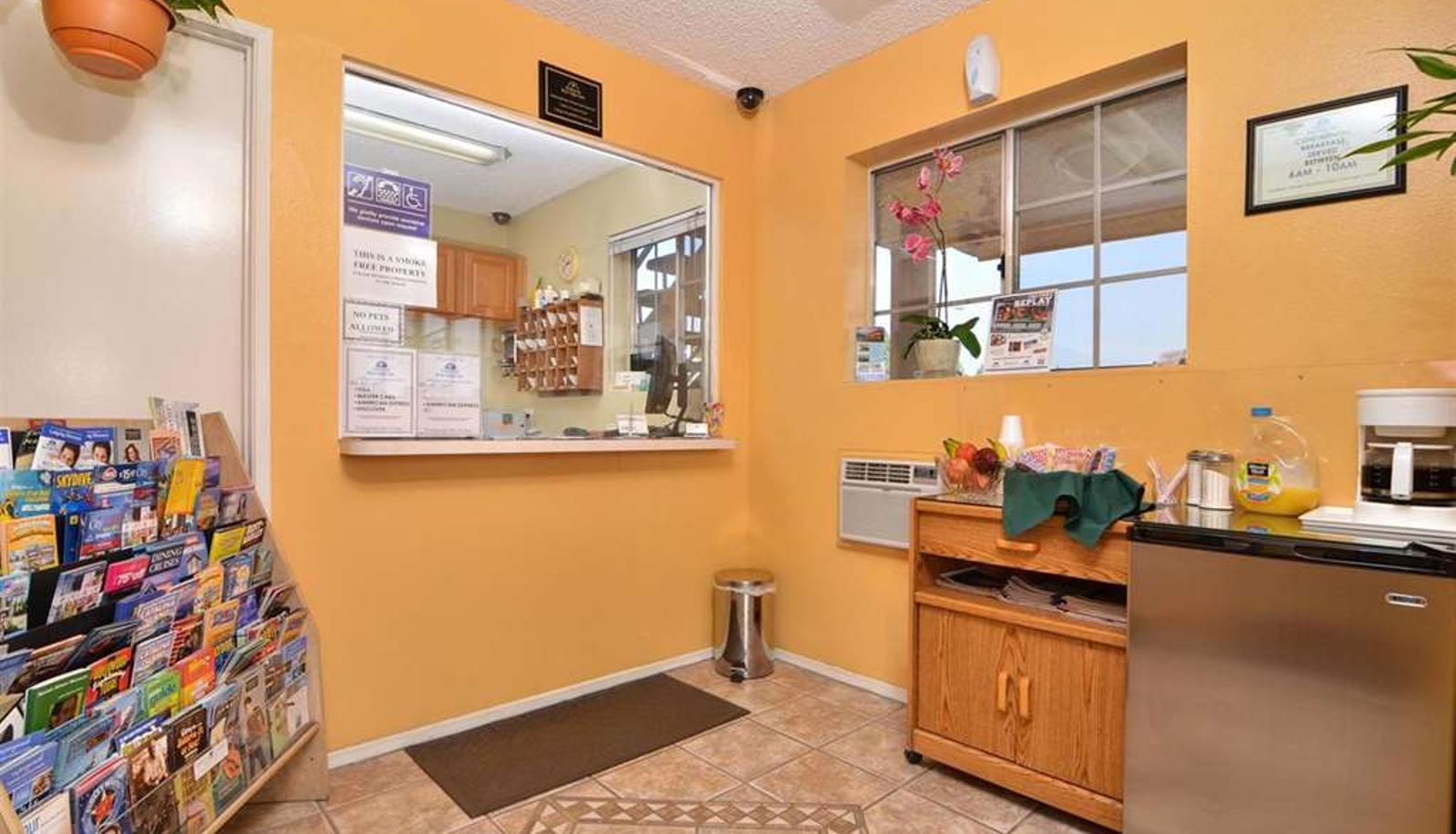 Hall - Americas Best Value Inn Calimesa