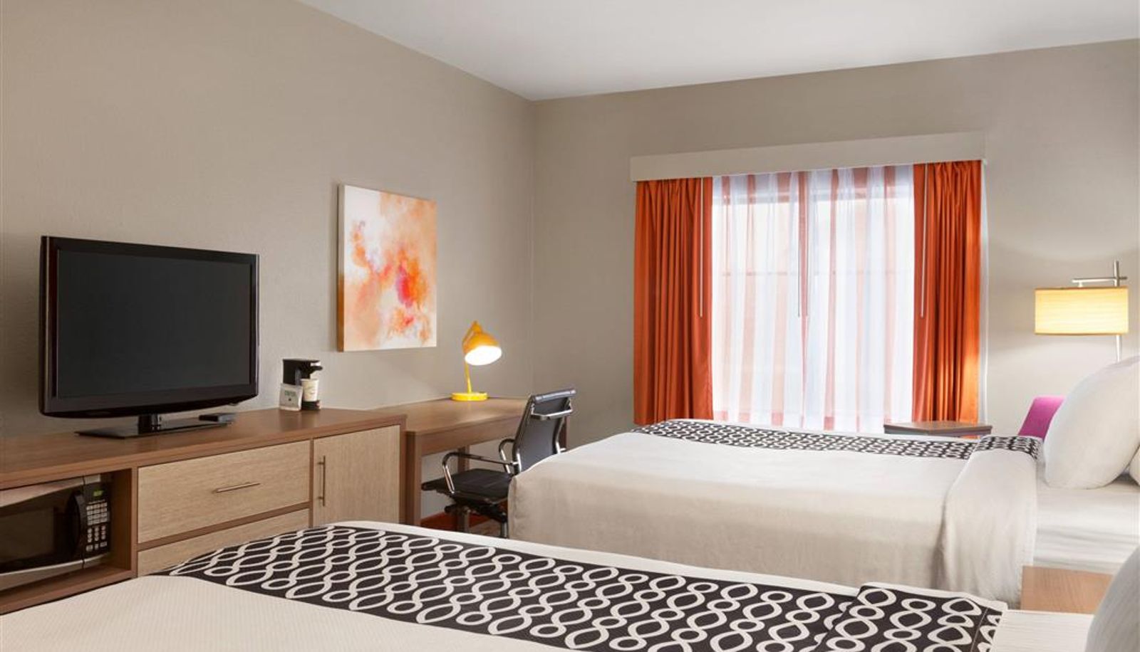 Camera - La Quinta Inn & Suites by Wyndham Lackawanna