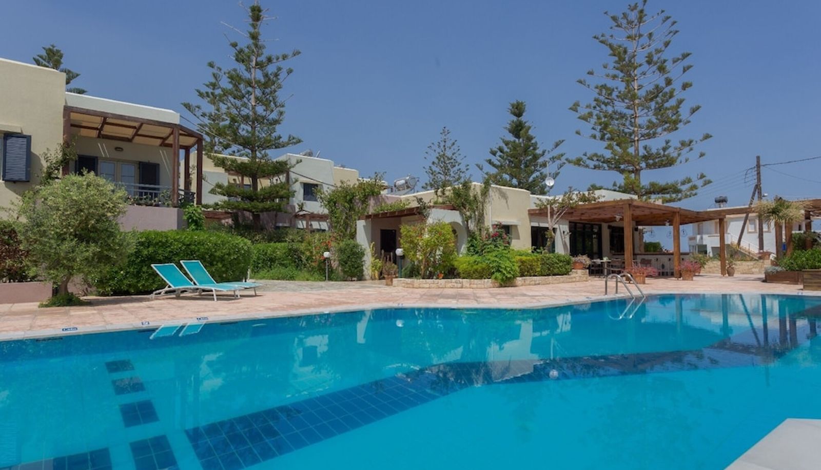 Pool - Your Memories Hotel