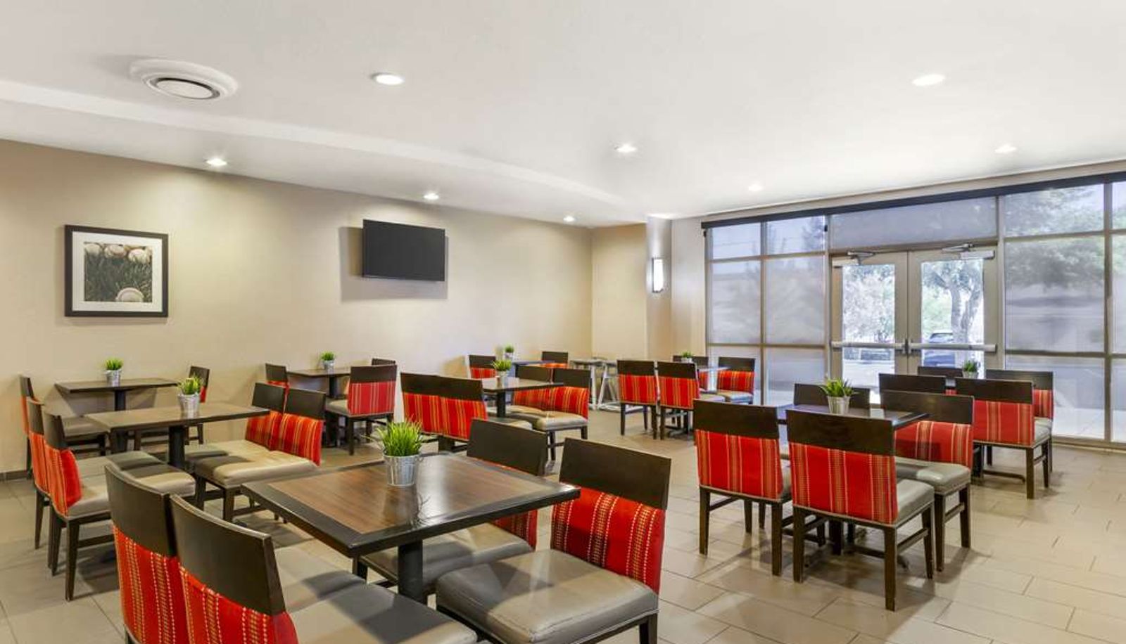 Restaurant - Comfort Suites Glendale - State Farm Stadium Area
