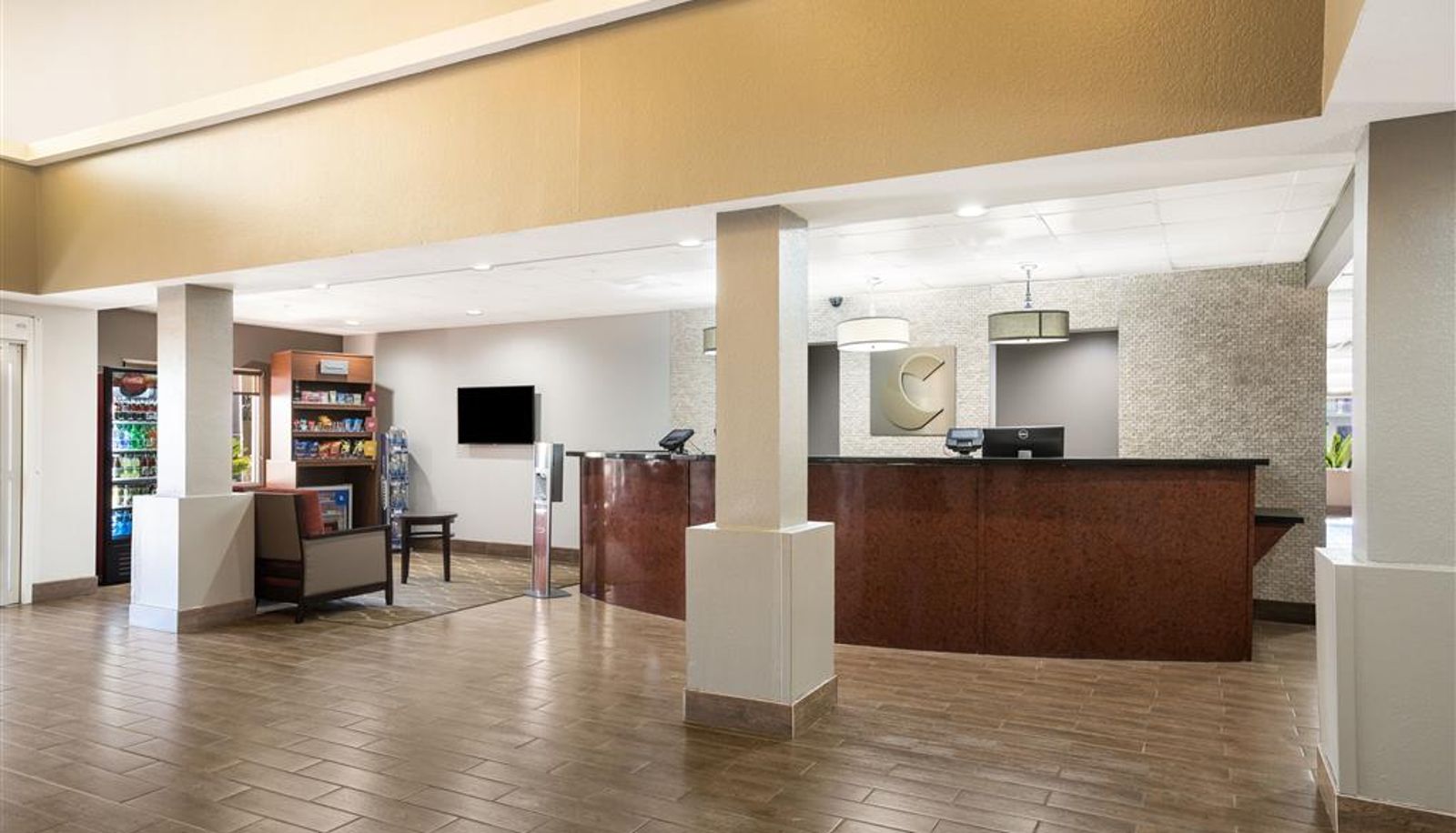 Hall - Comfort Suites Forsyth near I-75