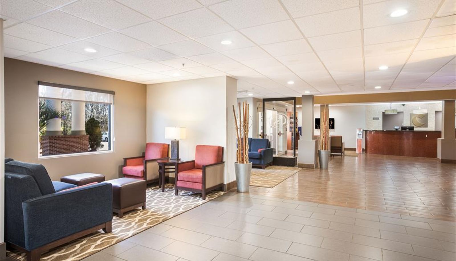 Hall - Comfort Suites Forsyth near I-75