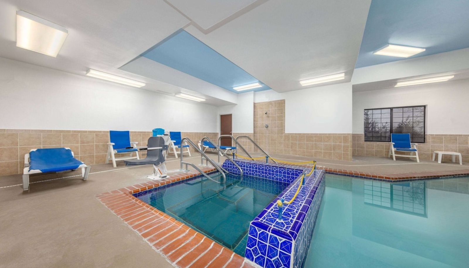 Piscina - Baymont by Wyndham Pratt