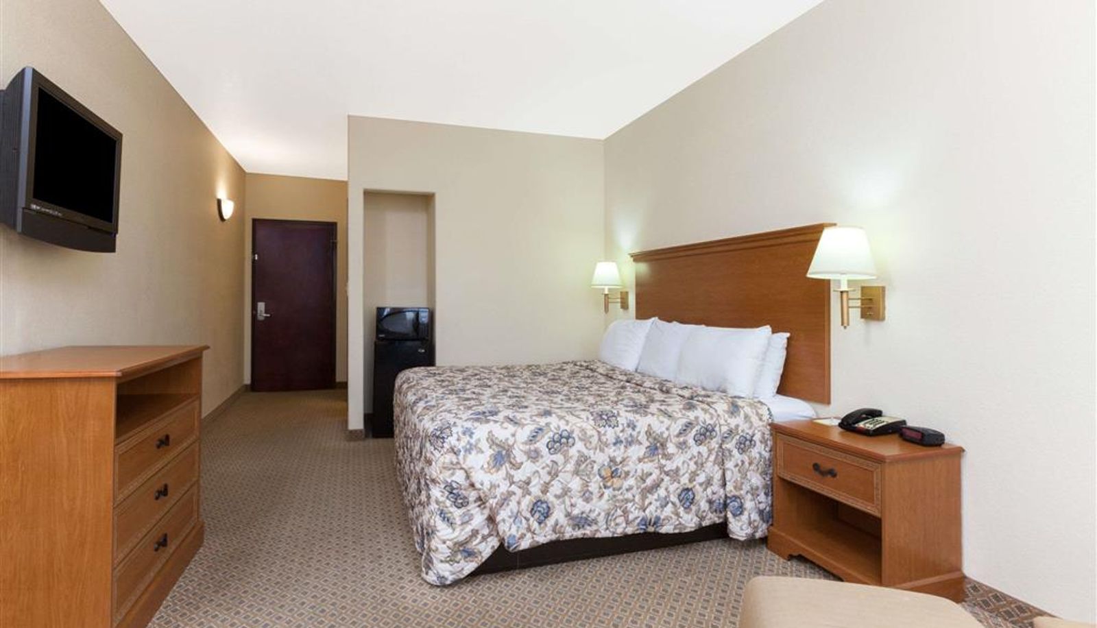 Room - Days Inn by Wyndham San Antonio at Palo Alto