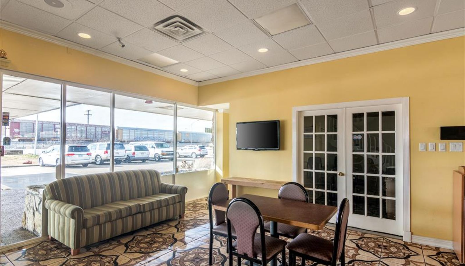 Hall - Rodeway Inn Arlington Entertainment District Area