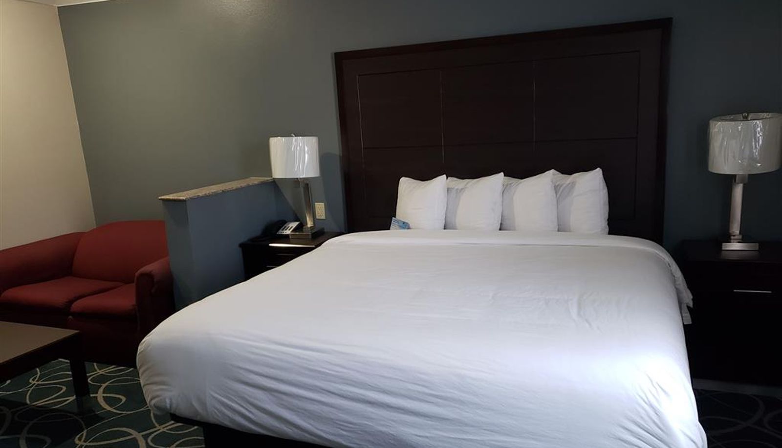 Room - Days Inn & Suites by Wyndham Cleburne TX