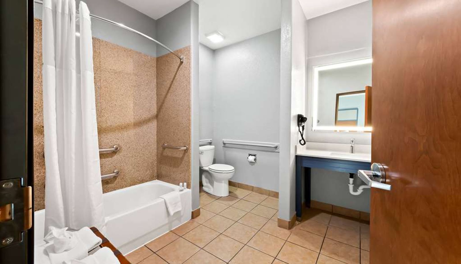 Room - AmericInn by Wyndham New Braunfels
