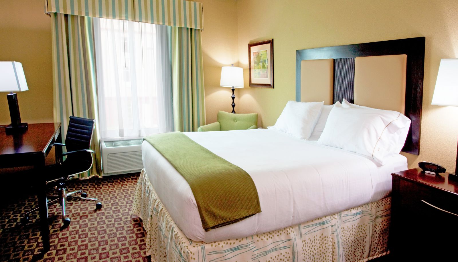 Room - Holiday Inn Express & Suites CHAFFEE-JACKSONVILLE WEST by IHG