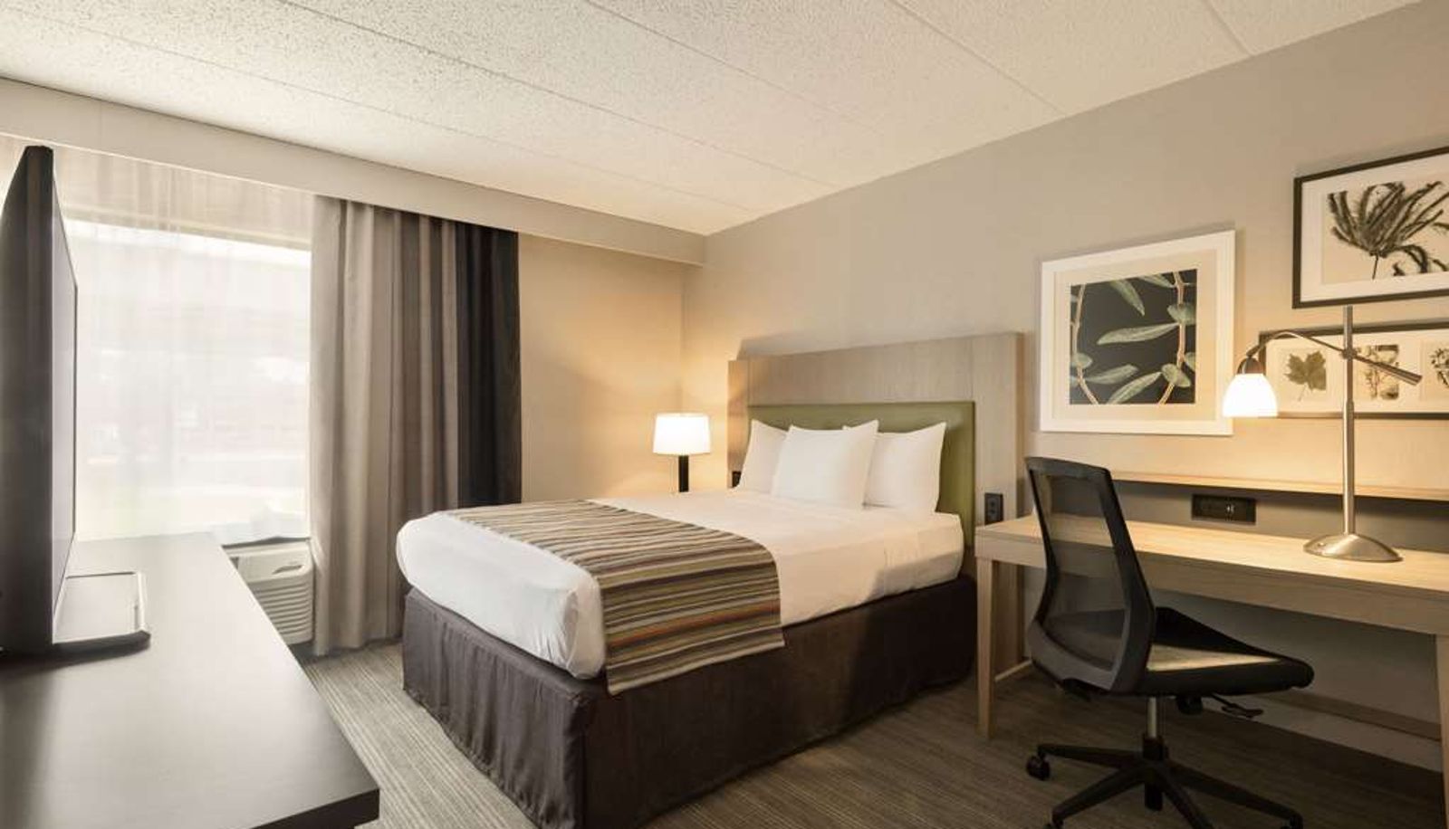 Room - Country Inn & Suites by Radisson La Crosse WI
