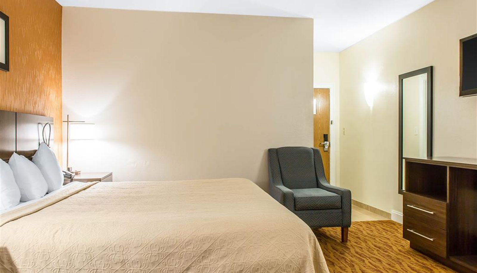 Zimmer - Quality Inn & Suites Middletown - Newport