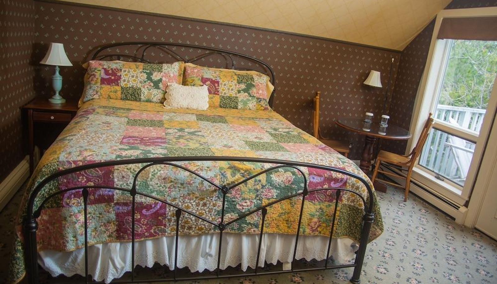 Room with balcony - The Sylvan Inn